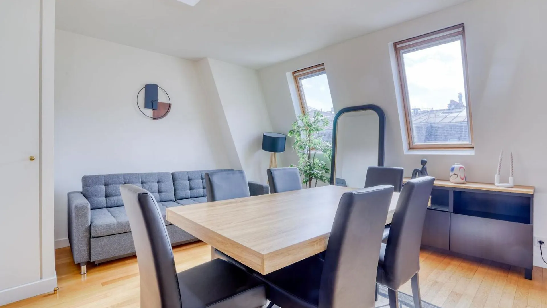 Le Victor Hugo Apartment Paris 0*,  France